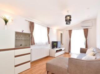Serene Villa with Pool, BBQ, and Authentic Tavern Surrounded by Nature - Trilj - 6