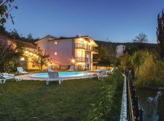 Serene Villa with Pool, BBQ, and Authentic Tavern Surrounded by Nature - 7