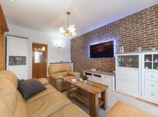 Relaxing Holiday Home with Pool, Fitness Area, and Entertainment Facilities - Vrsine - 8