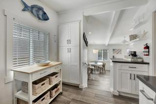 Ocean Views! Detached Villa by Victoria Beach - 6