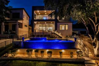 Lakeshore Retreat with Concierge Services - Kingsland - 1