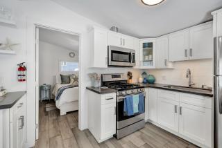 Ocean Views! Detached Villa by Victoria Beach - 9