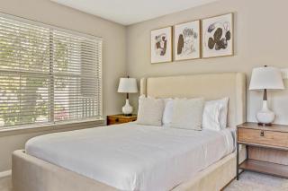 Landing at The Hub at 934 - 1 Bedroom in Riverdale - Forest Park - 8
