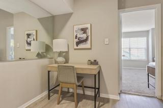 Landing at The Hub at 934 - 1 Bedroom in Riverdale - Forest Park - 6