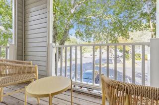 Landing at The Hub at 934 - 1 Bedroom in Riverdale - Forest Park - 1