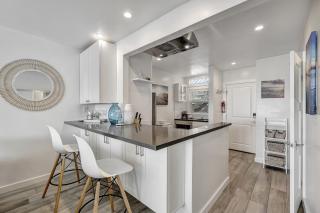 Ocean VIEWS! Steps from Victoria Beach, Lux Design - 8