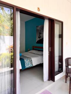 Urban Jungle Beach House - 7