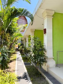 Urban Jungle Beach House - 6