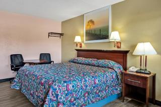 TRAVELER'S INN - Smithfield - 4