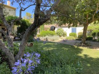 Mas la Pauline Gîtes de charme & roulotte - 1