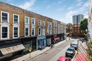 Lady on the Lane- 2 bed Primrose Hill - London - 7