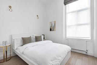 Lady on the Lane- 2 bed Primrose Hill - London - 2
