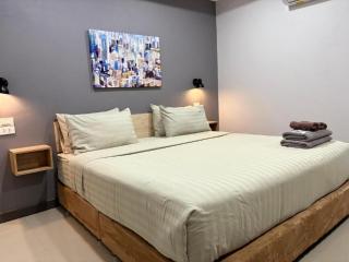 The Hub Hotel Surin - Surin - 4