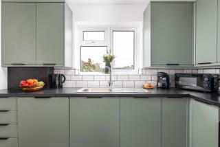 LongStays-4bedroom-2bath-6beds-By FabAccommodation - Bristol - 4