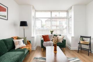 LongStays-4bedroom-2bath-6beds-By FabAccommodation - Bristol - 7