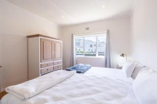 Coastal Elegant 4 Bedroom Home - Hermanus - 4