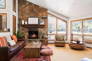 Luxury Retreat 3 min to Deer Valley, Ski Nearby! Gourmet Kitchen, Cozy Fireplace, Sleeps 10 - 8