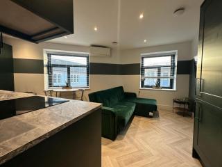 Elegant 1-Bed Superior Apartment -City Views - Peterborough - 3