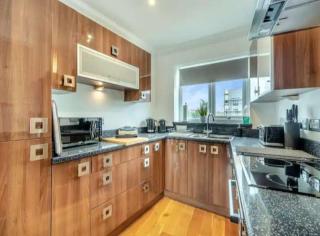 The Crescent - Cosy Town House - Sleeps 8 - 3