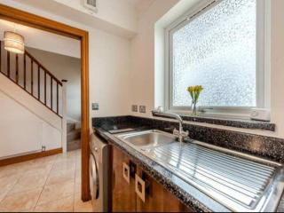 The Crescent - Cosy Town House - Sleeps 8 - 2