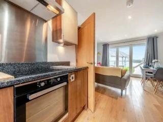 The Crescent - Cosy Town House - Sleeps 8 - 4