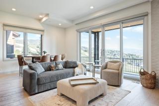 Overlooks the 6th fairway, Walk to Gondola, Hot Tub, Minutes from Fine Dining - Park City - 9