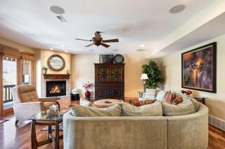 Spacious Retreat, Sleeps 7, Minutes to Skiing, Private Hot Tub, Scenic Views, Ultimate Relaxation! - Park City - 6
