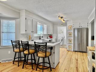 Cozy Home Away From Home - Pet-friendly, King bed - 2