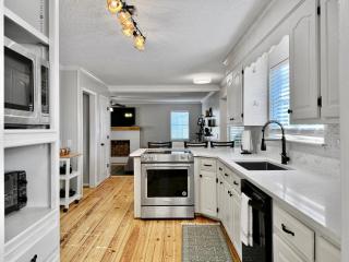 Cozy Home Away From Home - Pet-friendly, King bed - 5