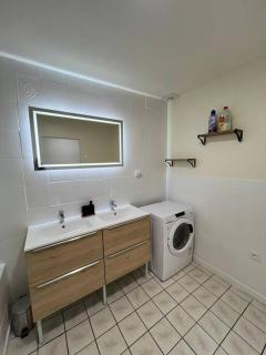 Appartement spacieux 2 chambres 100m2 centre petite ville - - 1