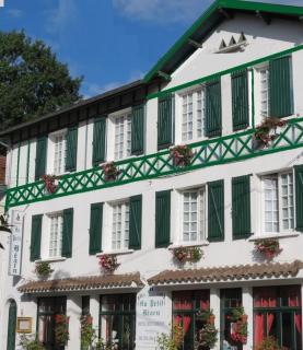 Hotel Au Petit Béarn - Salies-de-Béarn - 0