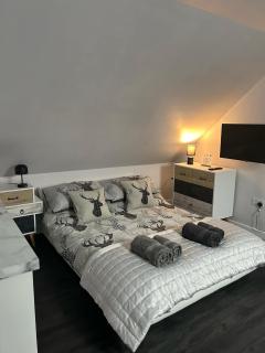 Red Cuillin View Apartment - 2