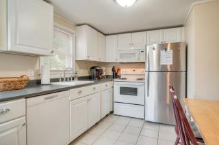 Less Than 1 Mi to Beaches Classic Cape Cod Cottage - Dennis Port - 2