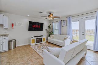 8 Mins to SPI Beach Spacious 3BR with Backyard - Port Isabel - 7
