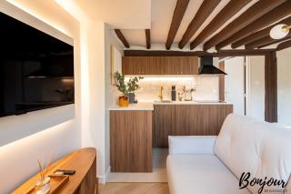 SUPER CENTRAL Designer One-Bedroom - Marais - FREE Parking - 4