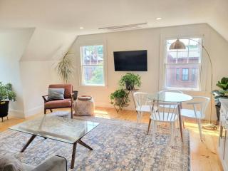 Spacious West End Loft in Charming Family Home - Portland - 1