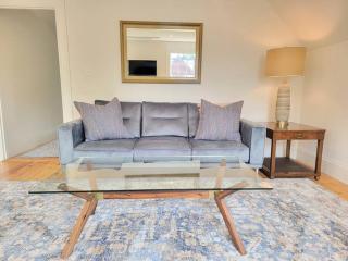 Spacious West End Loft in Charming Family Home - Portland - 7