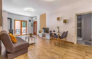 4 Bedroom Cozy Home In Barbariga - 4