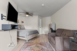 Queen Bed Modern Studio Apartment in Huntsville - Huntsville - 9