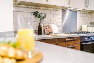NEW Terracotta House - Fabulous 3 Bedroom House in Stoke-on-Trent - Stoke on Trent - 1