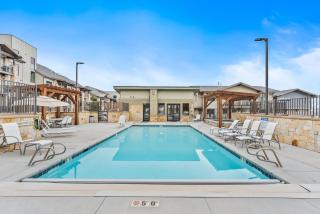 Heated Pool, Gourmet Kitchen, Pet Friendly, Gym, Walk to Canyons Village, 2 Private Patios - Park City - 0