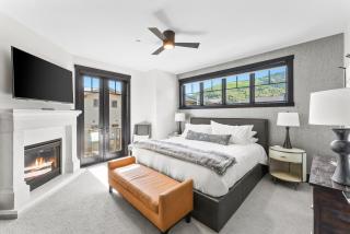 Luxury 3 BR in Canyons Village, Gourmet Kitchen, Private Hot Tub, Heated Pool, Gym, Walk to Lifts - Park City - 1