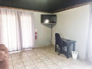 Lyttelton Self-Catering Accommodation - Centurion - 4