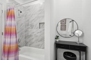Chic 5BR Oasis in NOLA's Heart - 4