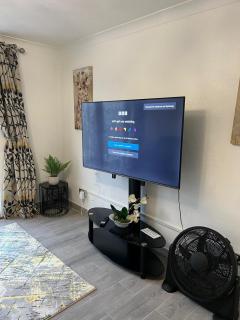 Beautiful 2-bedroom in Grays close to Lakeside - 7