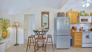 Suzys Parrot Perch by Last Key Realty - 6
