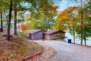 Bears Den at Acorn Dr. - Moneta - 8