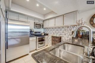 3 story with Lake Views, Golf, Amenities - Leander - 2