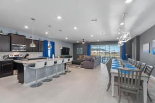 Epic 8BR Villa Free Arcade Theater Pool Spa! - 4