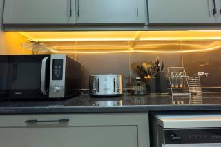 Spacious Serenity 5BR Luxury Living in Al Danah - Abu Dhabi - 2